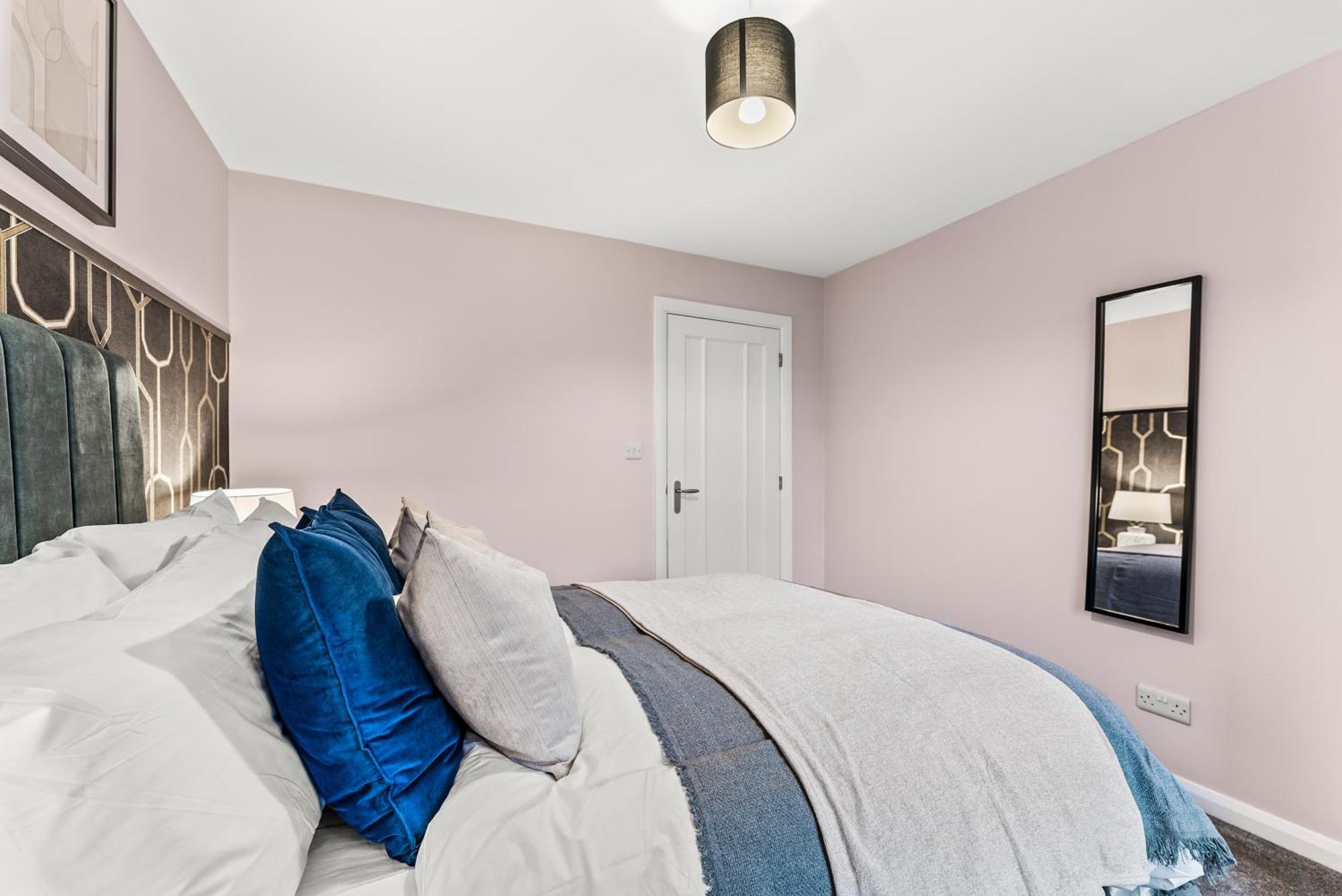 Elegant Retreat In Cheltenham - Garden & Parking Included Exterior photo