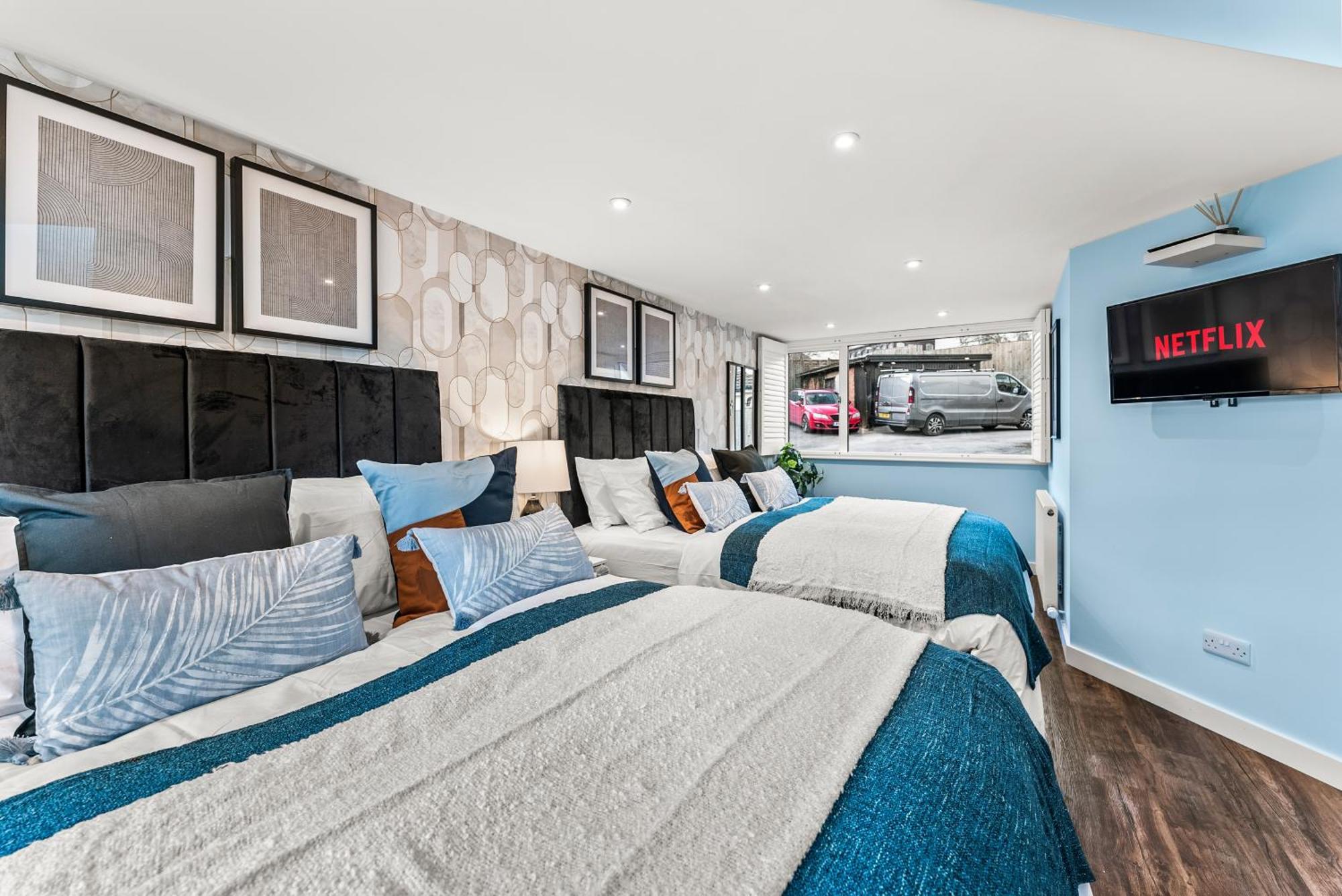Elegant Retreat In Cheltenham - Garden & Parking Included Exterior photo