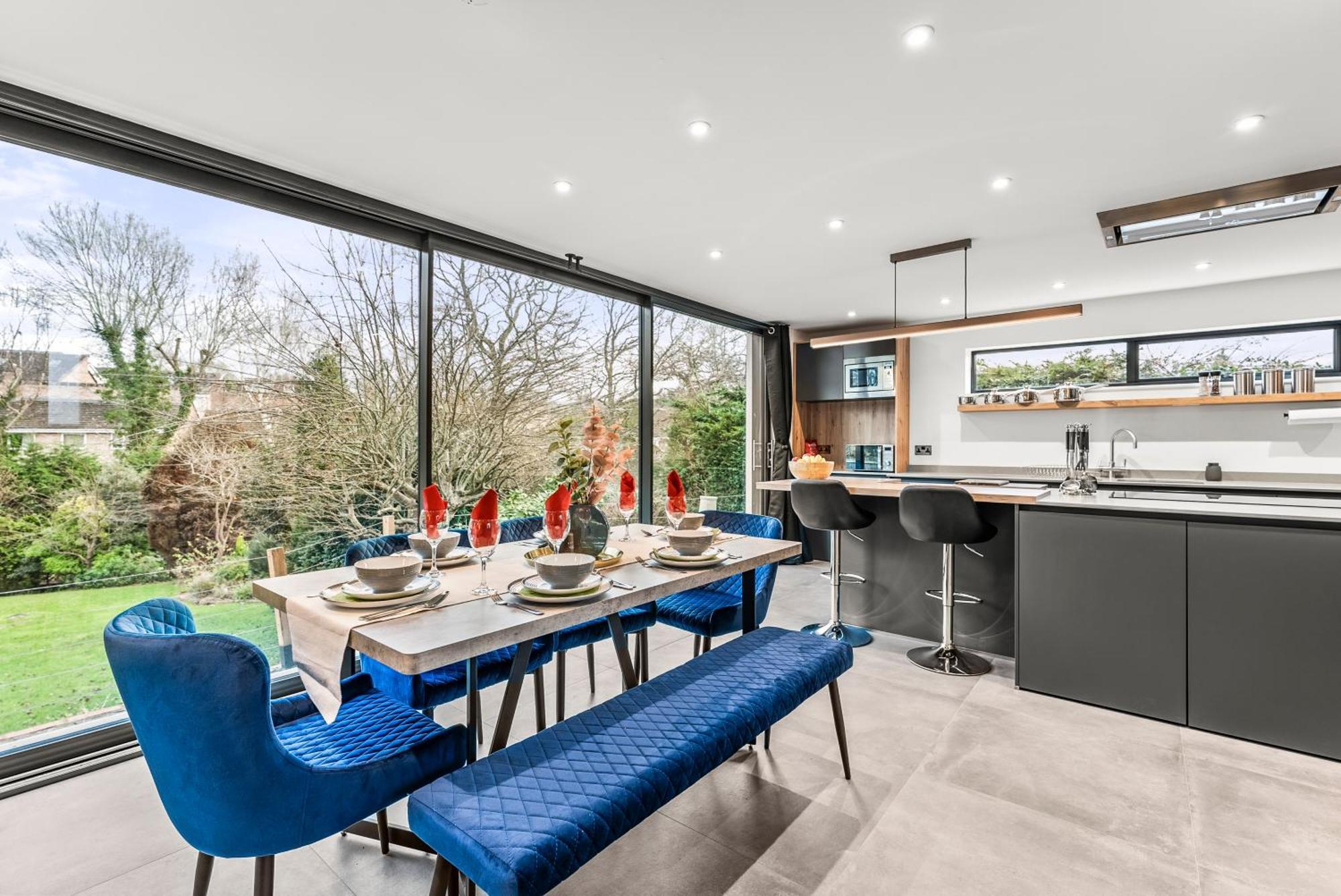 Elegant Retreat In Cheltenham - Garden & Parking Included Exterior photo