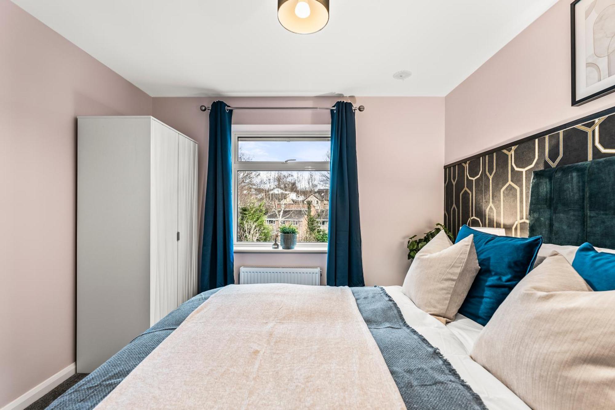 Elegant Retreat In Cheltenham - Garden & Parking Included Exterior photo