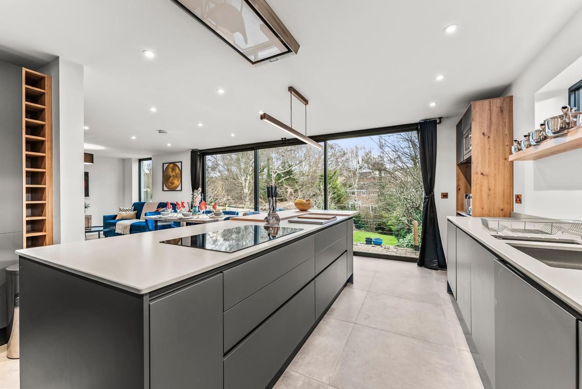 Elegant Retreat In Cheltenham - Garden & Parking Included Exterior photo