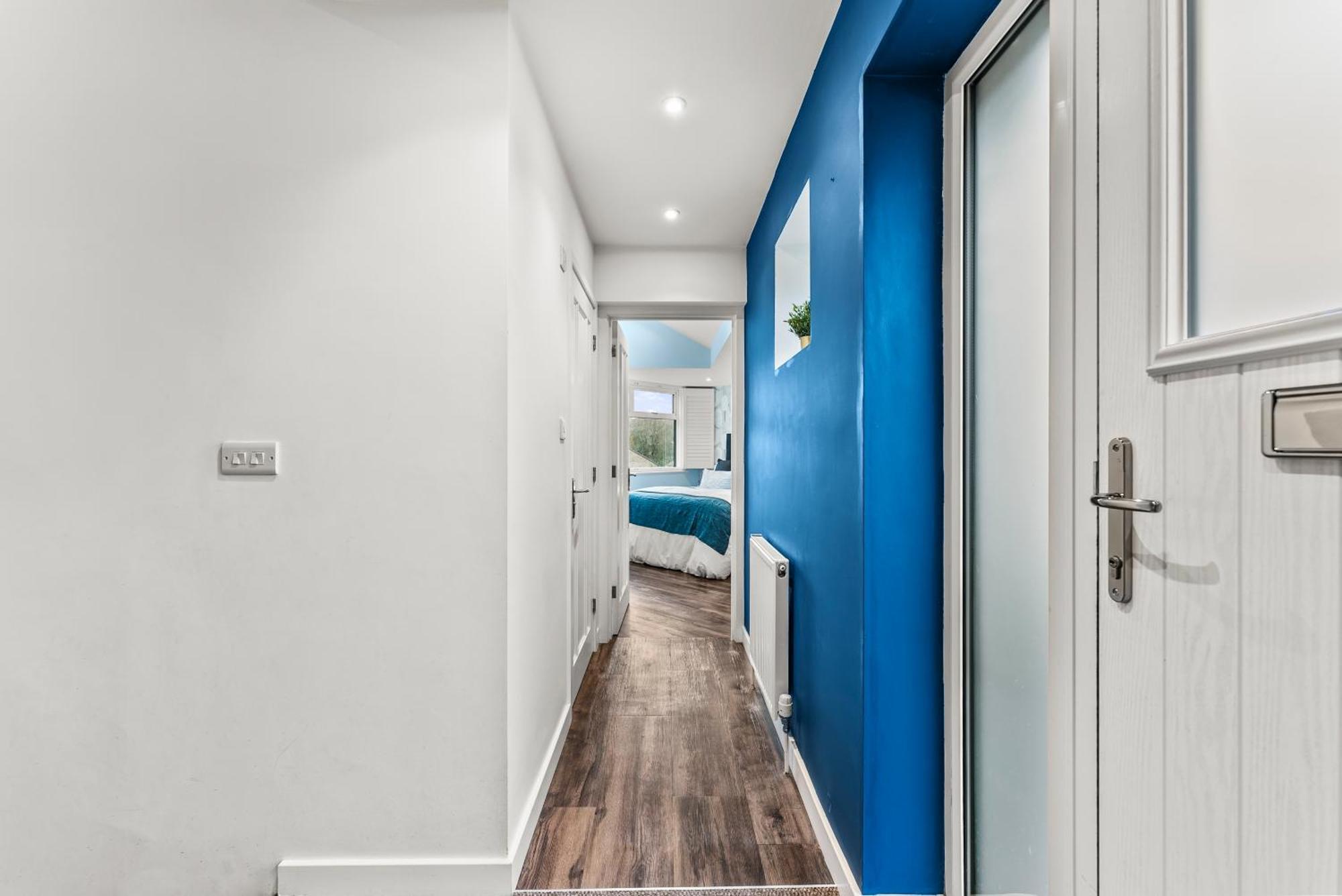 Elegant Retreat In Cheltenham - Garden & Parking Included Exterior photo